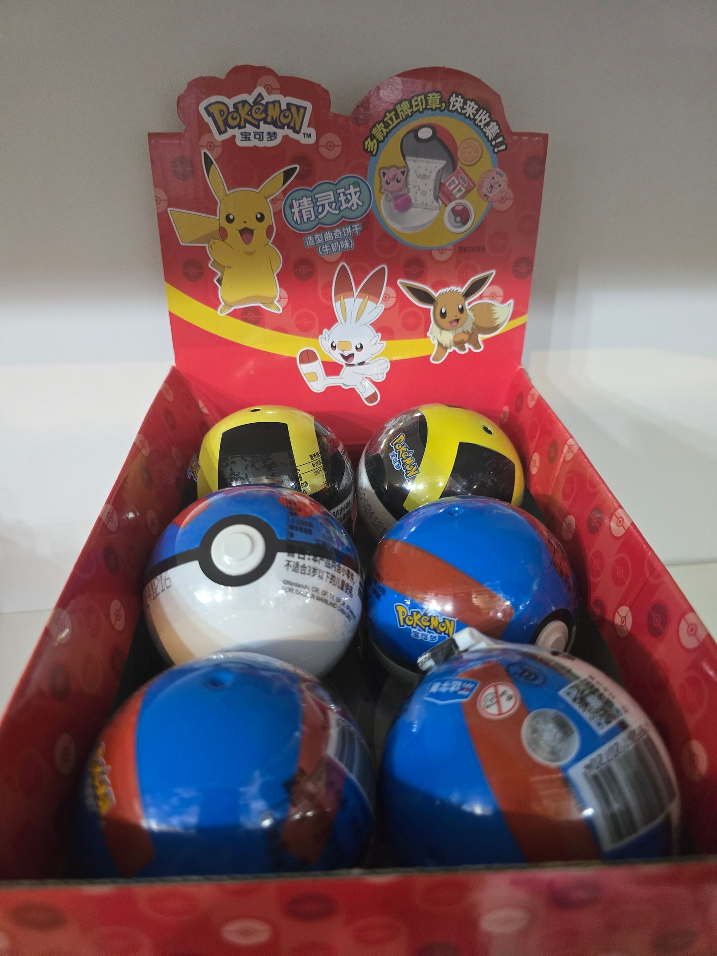Pokebola con timbre Pokemon caramelo y tazo