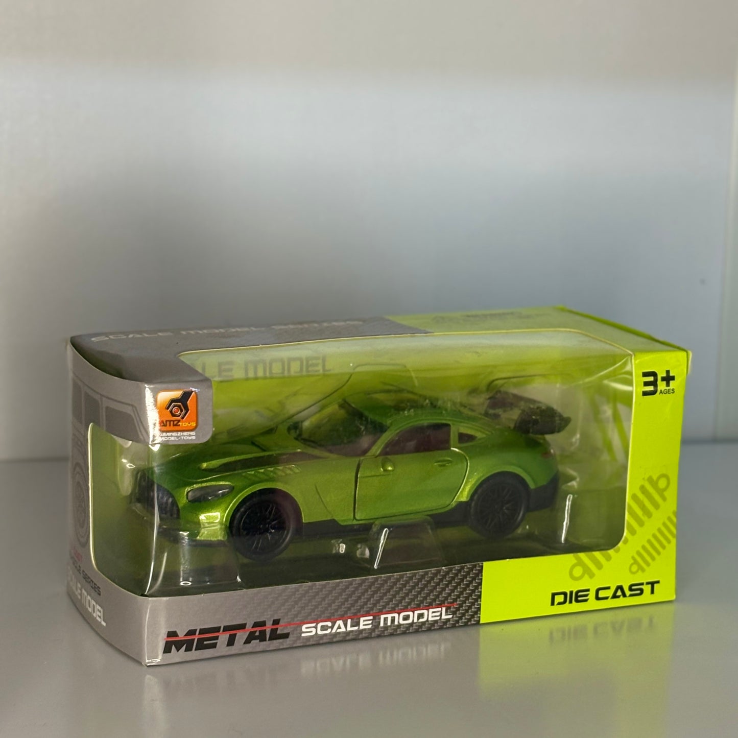 Autos a escala 1:32, diferentes modelos.