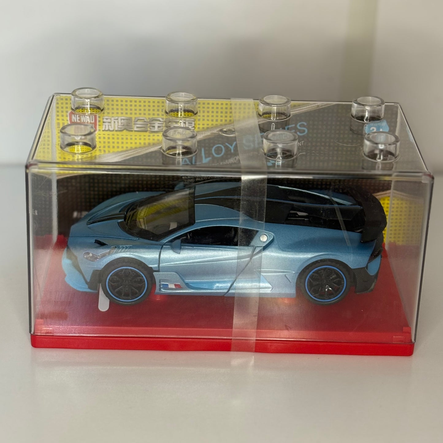 Auto Deportivo Bugatti Divo, Die-Cast Escala 1:32 – Supercar de Colección con Caja Display, con luz y sonido.