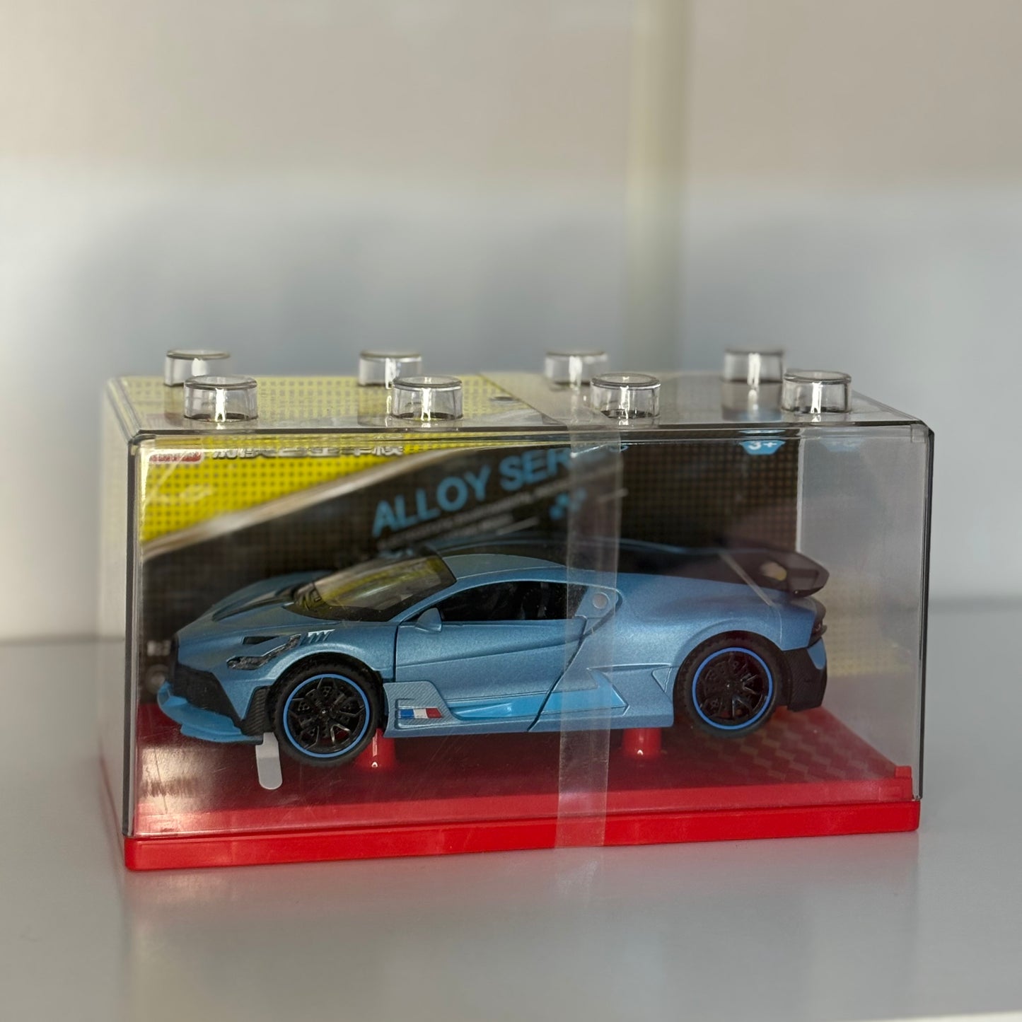 Auto Deportivo Bugatti Divo, Die-Cast Escala 1:32 – Supercar de Colección con Caja Display, con luz y sonido.