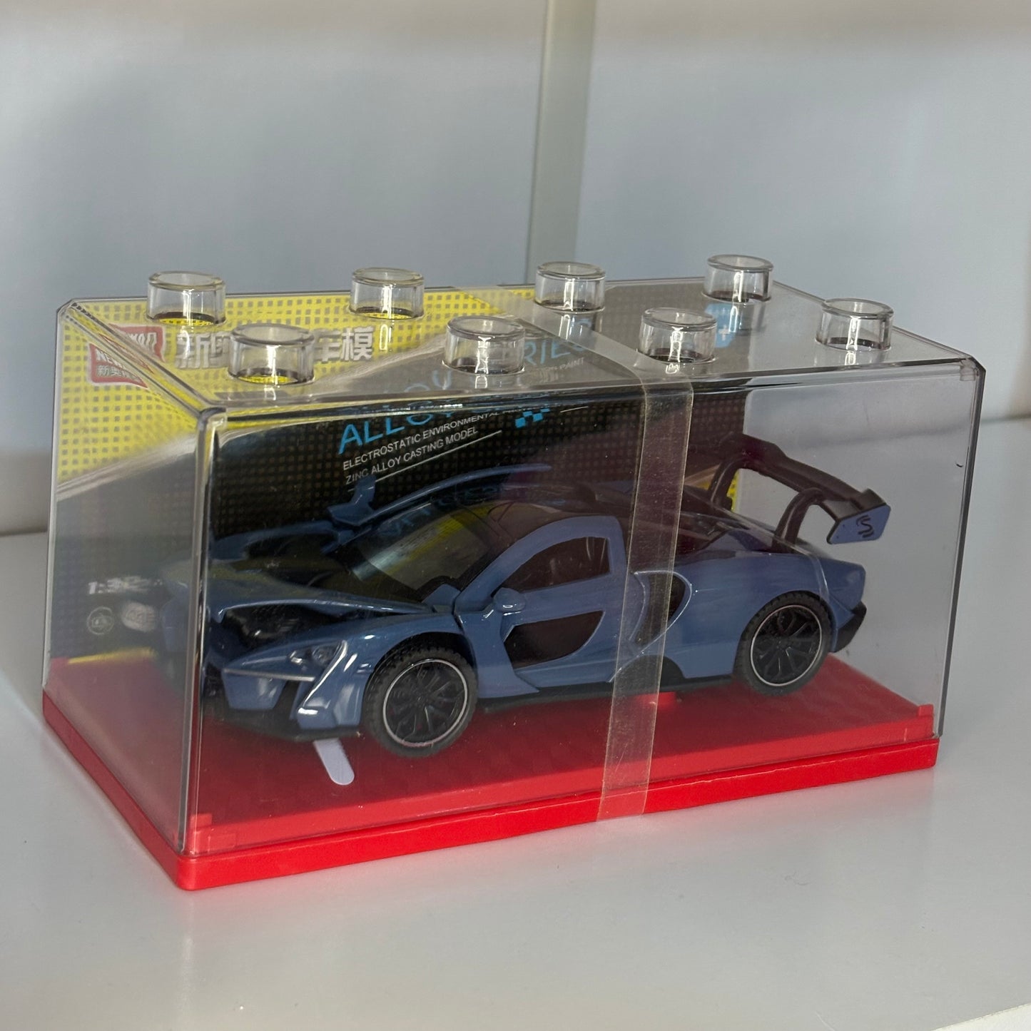Auto Deportivo  modelo a escala del McLaren Senna Die-Cast Escala 1:32 con Alerón – Carro de Colección con Caja Display, con luz y sonido