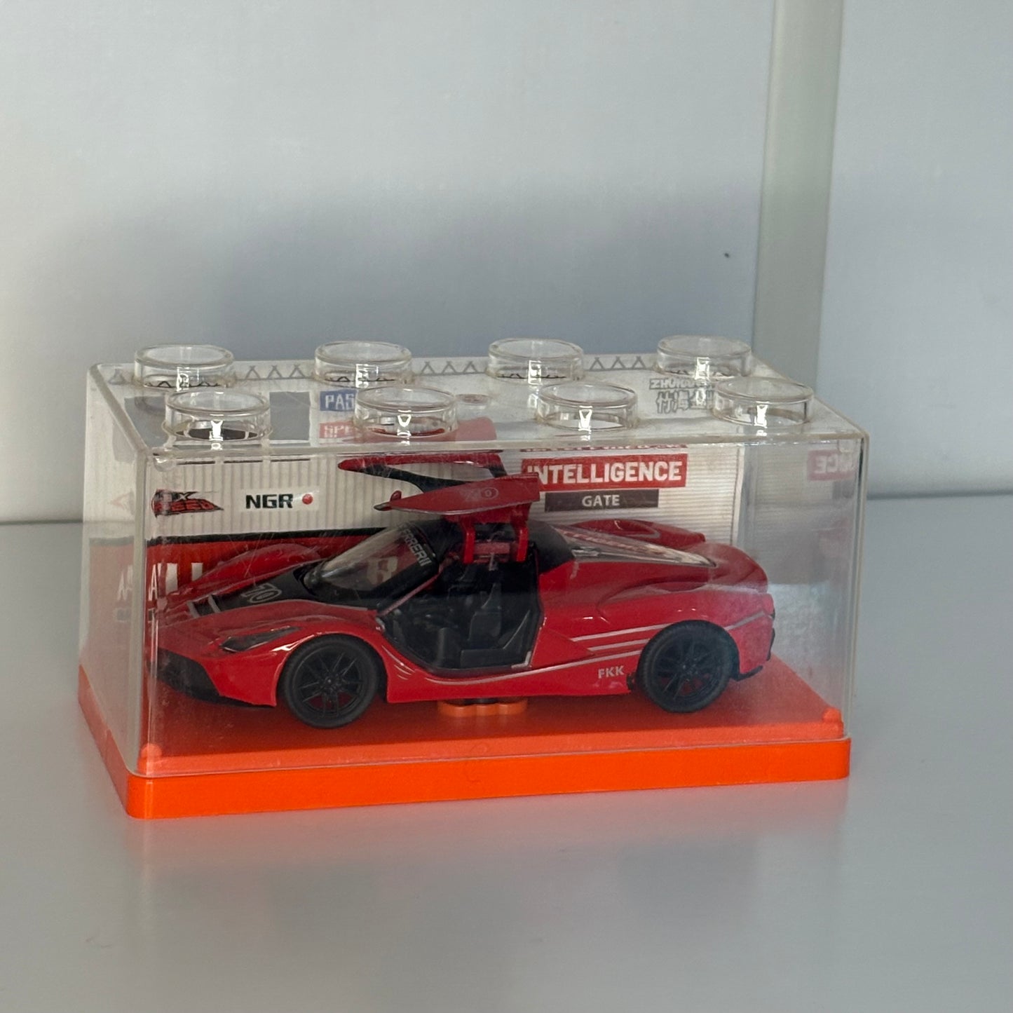 Carro Deportivo Miniatura de Colección con Puertas Abatibles – Auto Escala 1:43 para Exhibición
