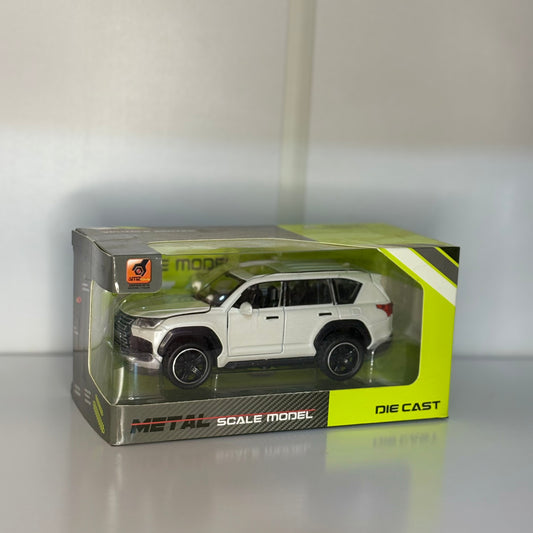 Camioneta SUV (Lexus) a Escala 1:36 Die-Cast Blanca luz y sonido | Vehículo de Colección en Miniatura