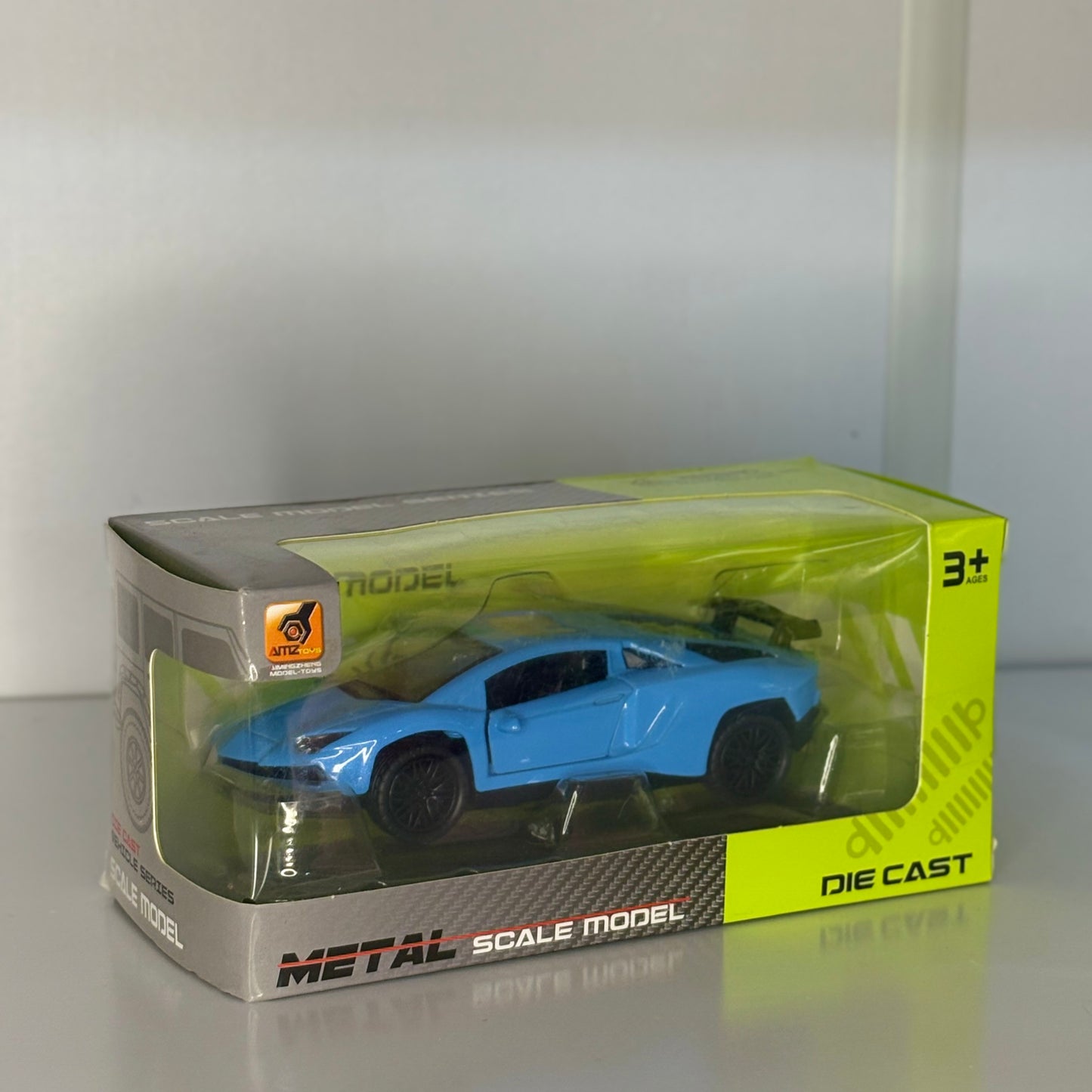 Autos a escala 1:32, diferentes modelos.