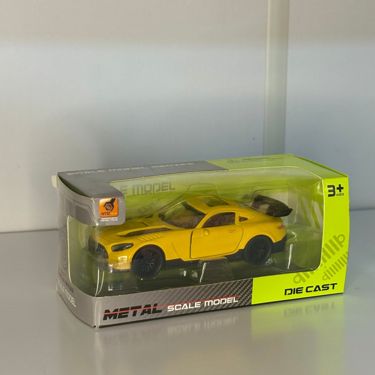 Autos a escala 1:32, diferentes modelos.