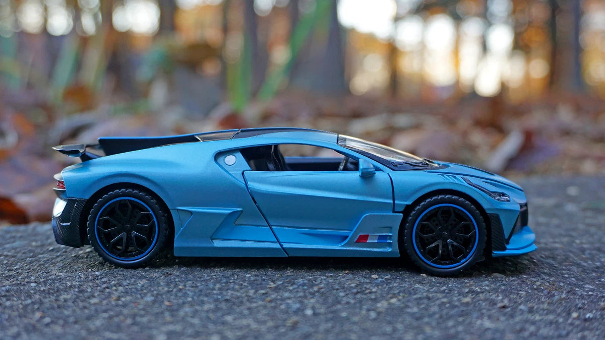 Auto Deportivo Bugatti Divo, Die-Cast Escala 1:32 – Supercar de Colección con Caja Display, con luz y sonido.