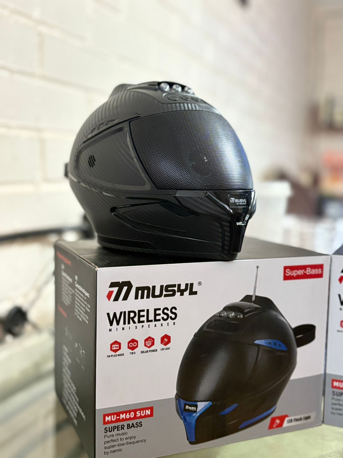 Parlante Bluetooth Inalámbrico Portátil MUSYL MU-M60 SUN Super Bass | Radio FM, TWS, Solar y Luz LED