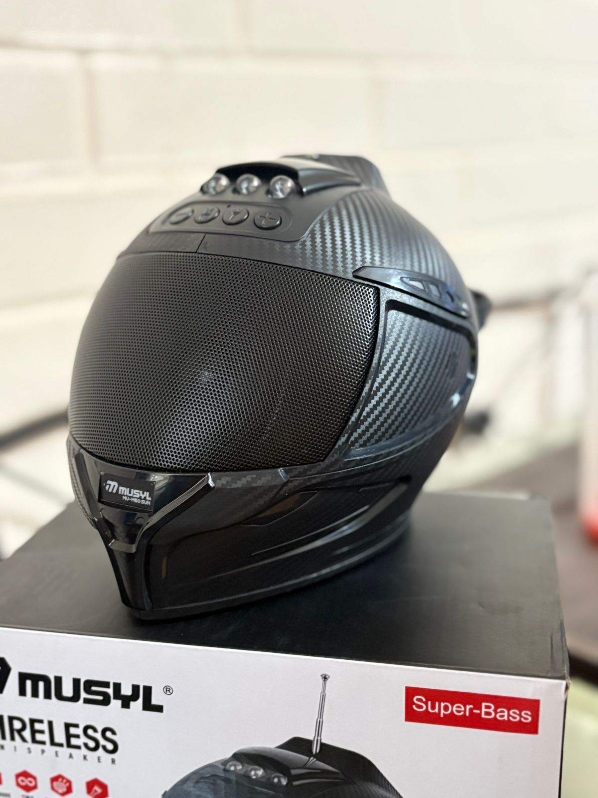 Parlante Bluetooth Inalámbrico Portátil MUSYL MU-M60 SUN Super Bass | Radio FM, TWS, Solar y Luz LED